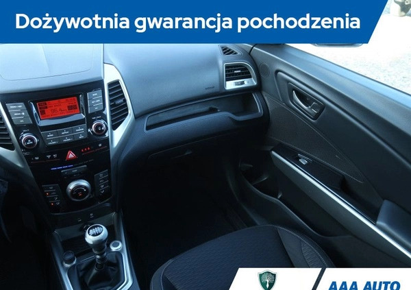 SsangYong Tivoli cena 43000 przebieg: 131390, rok produkcji 2016 z Okonek małe 301